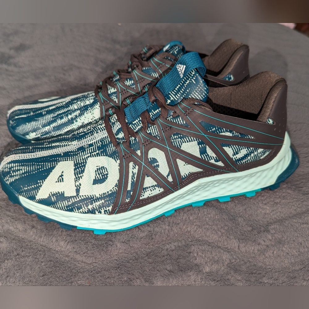 adidas Vigor Bounce size 10 Women's Sneakers